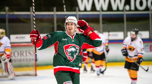 Hokejista Martina Lavrova supergols triumfē OHL nedēļas TOPĀ